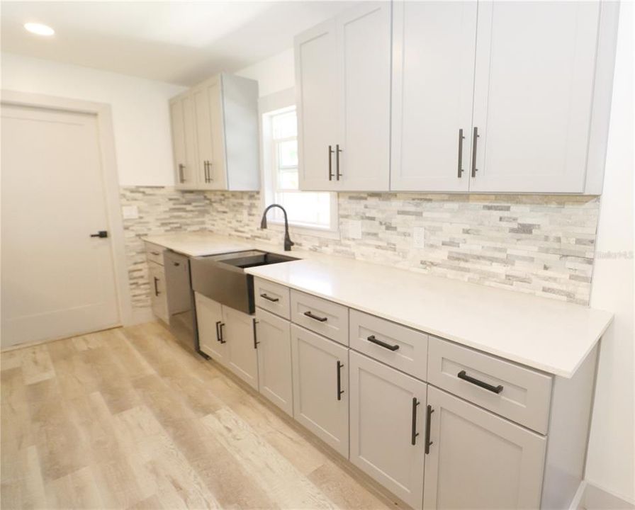 Active With Contract: $364,900 (2 beds, 2 baths, 1150 Square Feet)