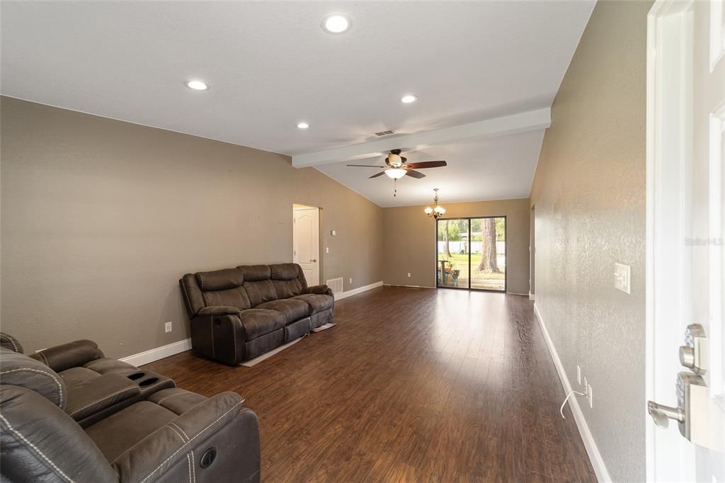 Active With Contract: $274,900 (3 beds, 2 baths, 1302 Square Feet)