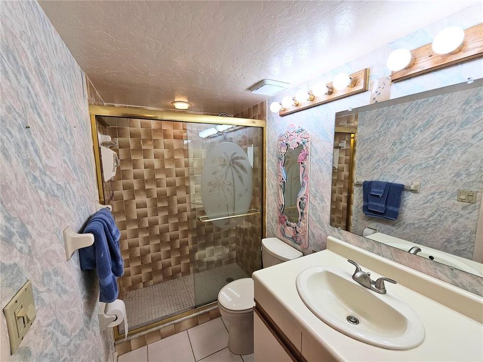 待售: $185,000 (2 贝兹, 2 浴室, 918 平方英尺)