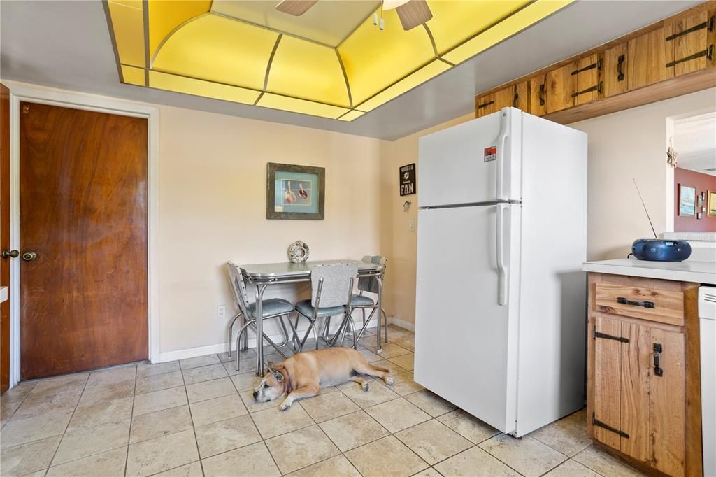For Sale: $375,000 (2 beds, 2 baths, 1450 Square Feet)