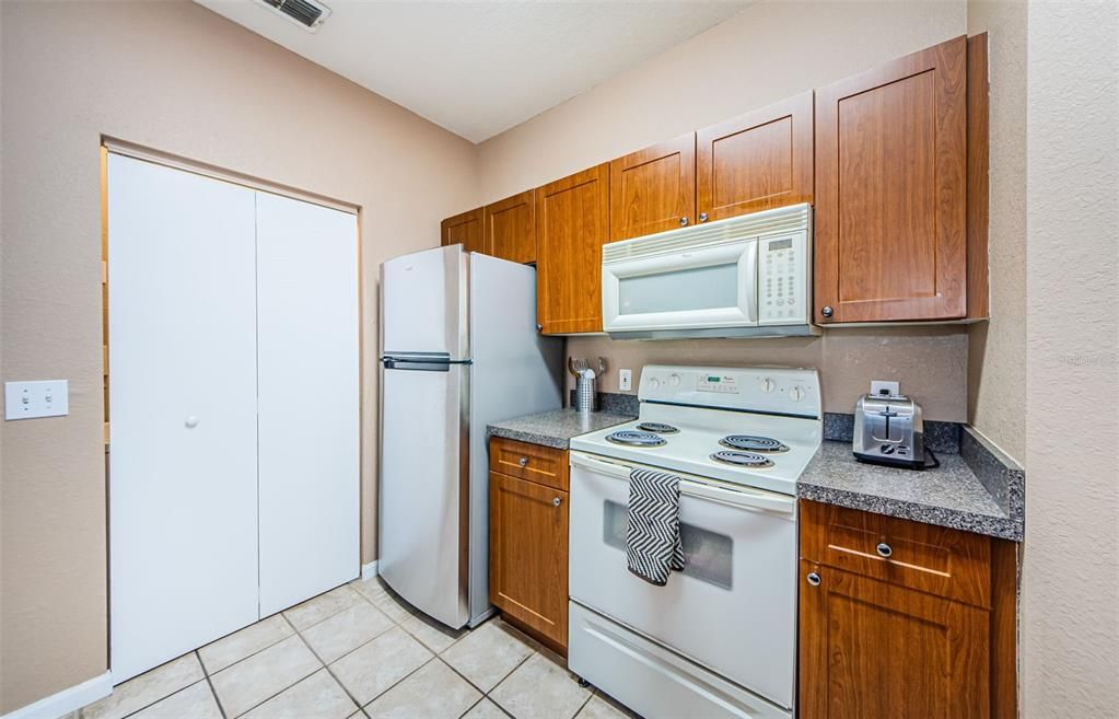 For Rent: $1,550 (1 beds, 1 baths, 756 Square Feet)
