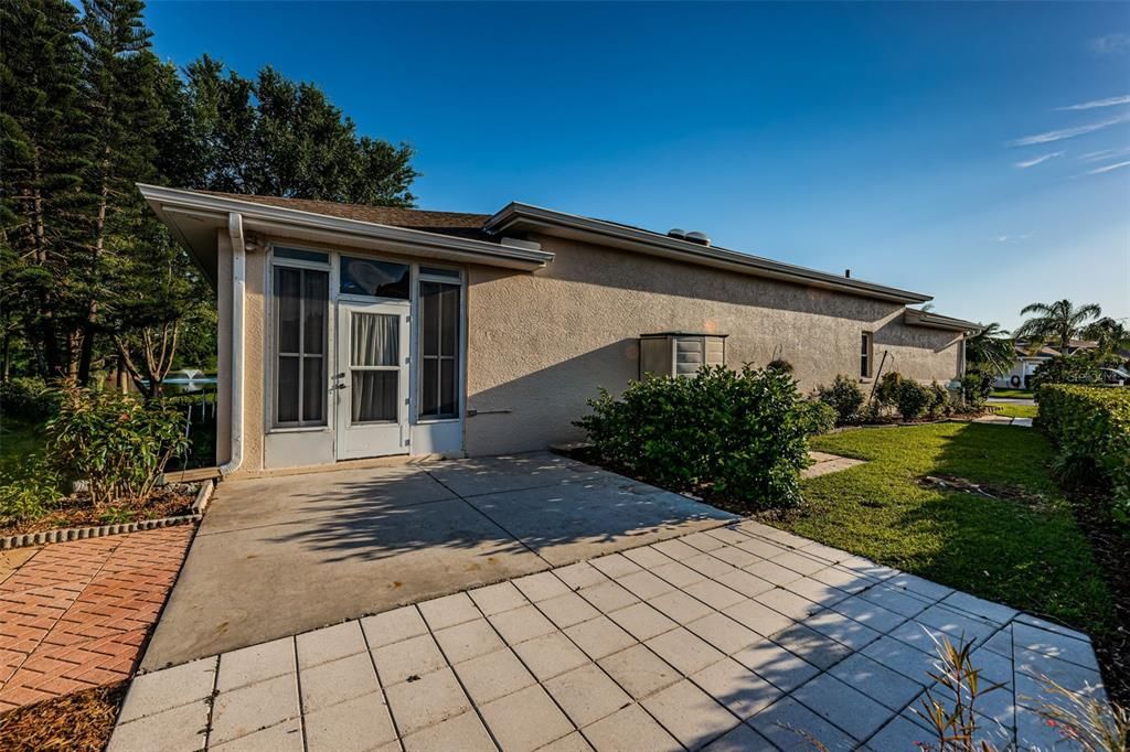Active With Contract: $674,900 (3 beds, 2 baths, 2057 Square Feet)