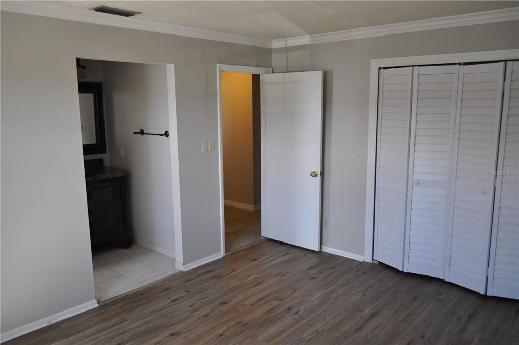 Active With Contract: $249,900 (2 beds, 2 baths, 1026 Square Feet)