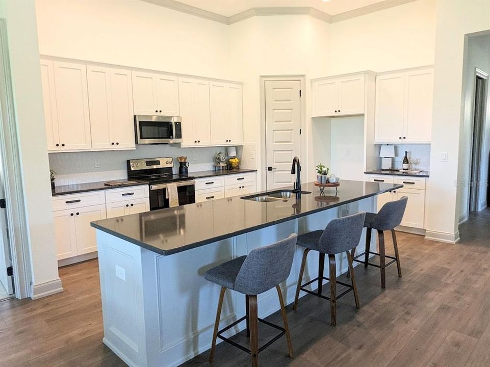 Active With Contract: $524,900 (3 beds, 2 baths, 2038 Square Feet)