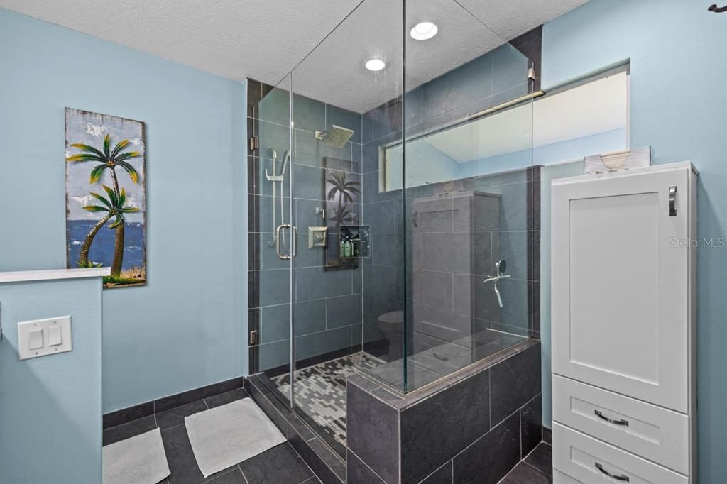 合同活跃: $429,900 (3 贝兹, 2 浴室, 1610 平方英尺)