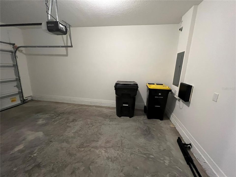 For Rent: $2,500 (3 beds, 2 baths, 1404 Square Feet)