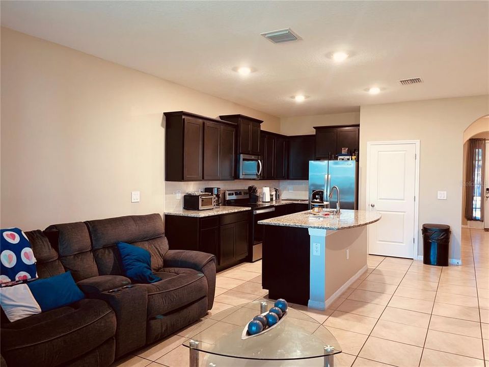 For Sale: $405,000 (3 beds, 2 baths, 1724 Square Feet)