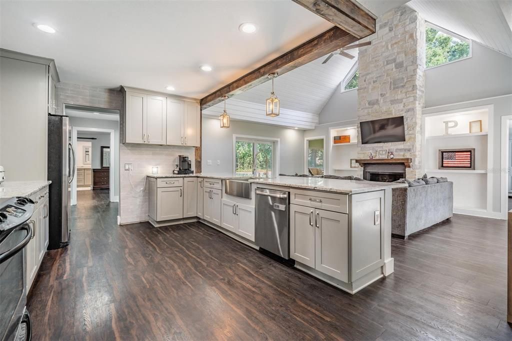 Active With Contract: $659,900 (5 beds, 2 baths, 2623 Square Feet)