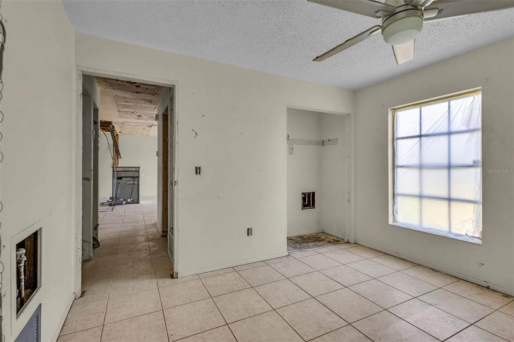 Active With Contract: $180,000 (2 beds, 2 baths, 1228 Square Feet)