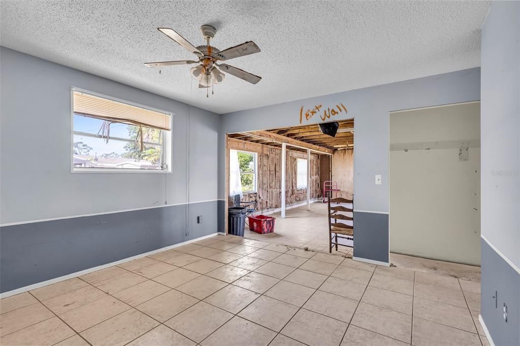 Active With Contract: $180,000 (2 beds, 2 baths, 1228 Square Feet)