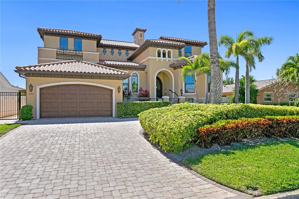 Recently Sold: $3,950,000 (4 beds, 3 baths, 3990 Square Feet)
