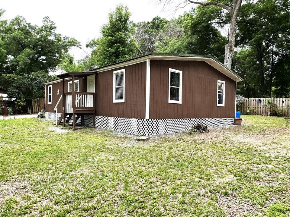 Active With Contract: $169,000 (3 beds, 2 baths, 1144 Square Feet)