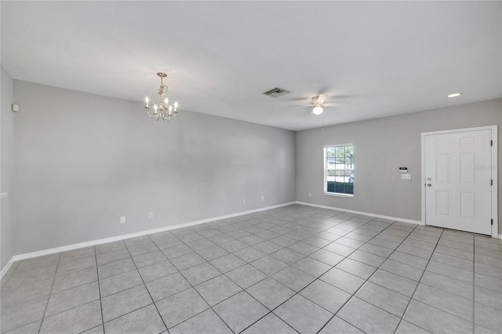 For Sale: $279,000 (2 beds, 2 baths, 1240 Square Feet)