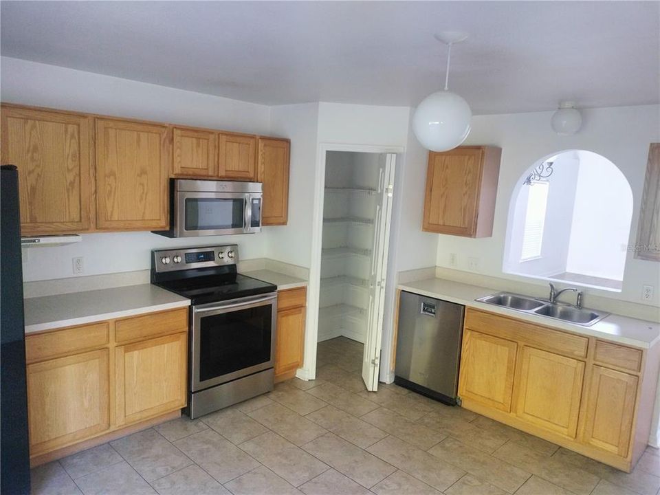 For Rent: $2,300 (4 beds, 3 baths, 2151 Square Feet)