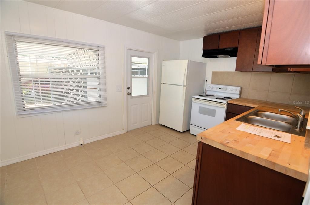 For Sale: $119,900 (2 beds, 1 baths, 720 Square Feet)