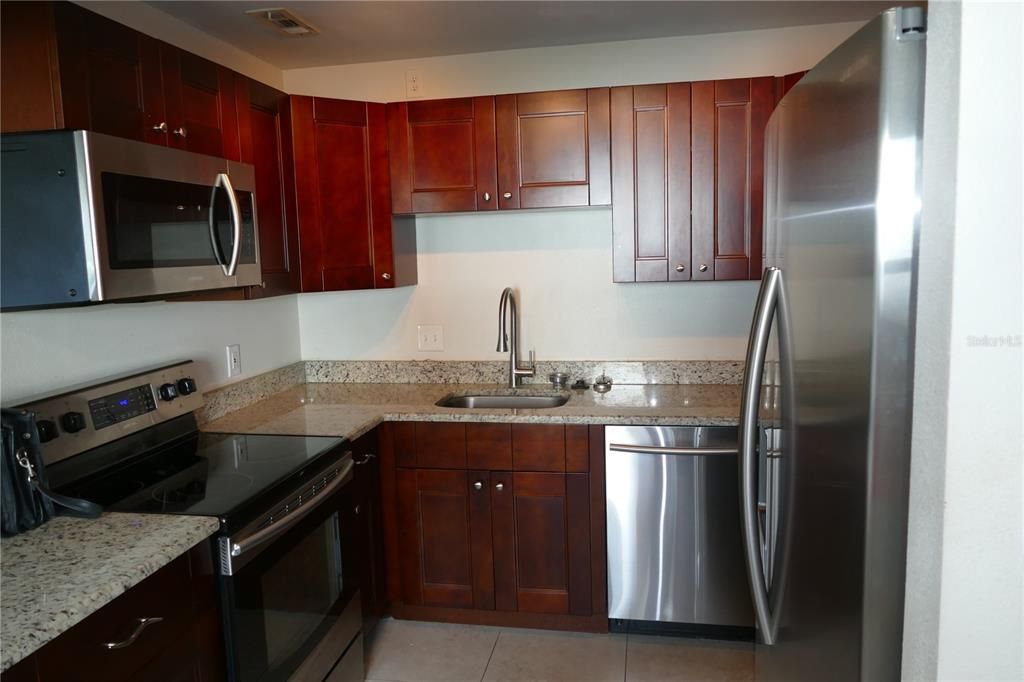 Recently Rented: $1,600 (2 beds, 1 baths, 1087 Square Feet)