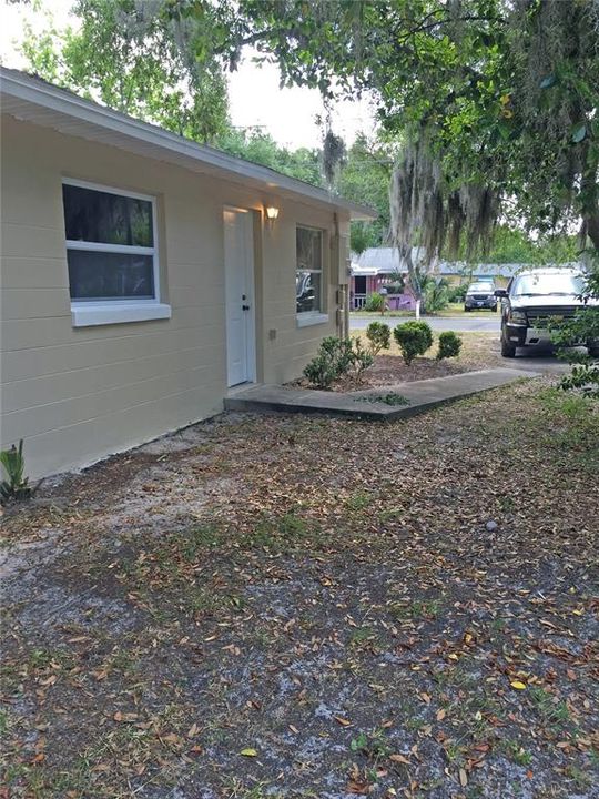 Recently Rented: $1,200 (3 beds, 1 baths, 960 Square Feet)