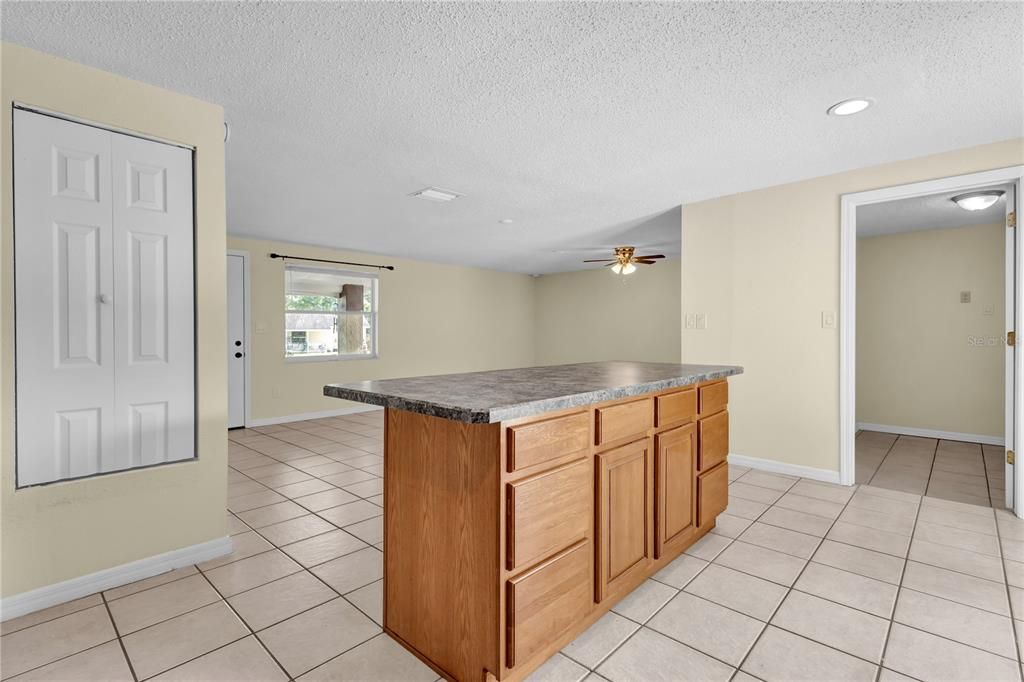 For Sale: $345,000 (3 beds, 1 baths, 1175 Square Feet)