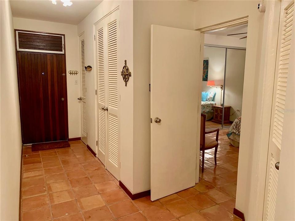 For Sale: $525,000 (1 beds, 1 baths, 1065 Square Feet)