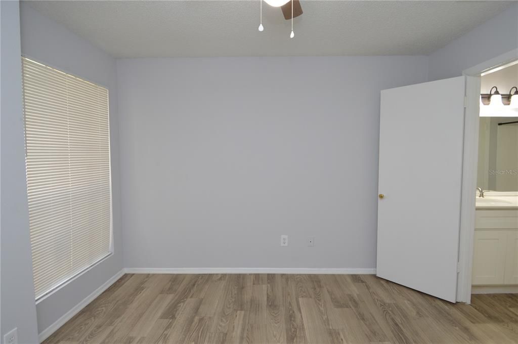Recently Rented: $1,300 (1 beds, 1 baths, 625 Square Feet)