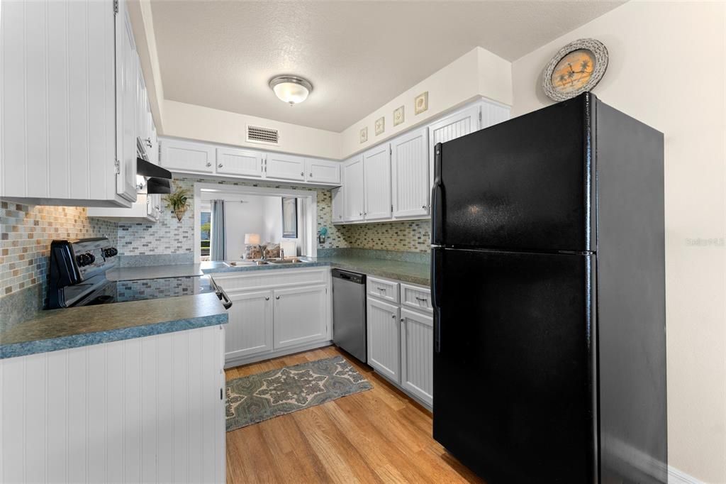 For Sale: $359,000 (2 beds, 1 baths, 1022 Square Feet)