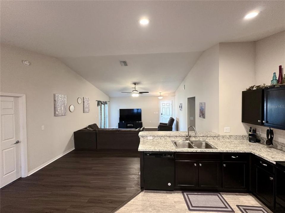 For Sale: $339,000 (3 beds, 2 baths, 1491 Square Feet)