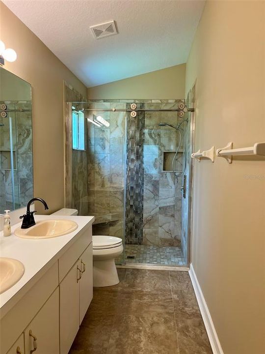 Active With Contract: $345,000 (3 beds, 2 baths, 1400 Square Feet)