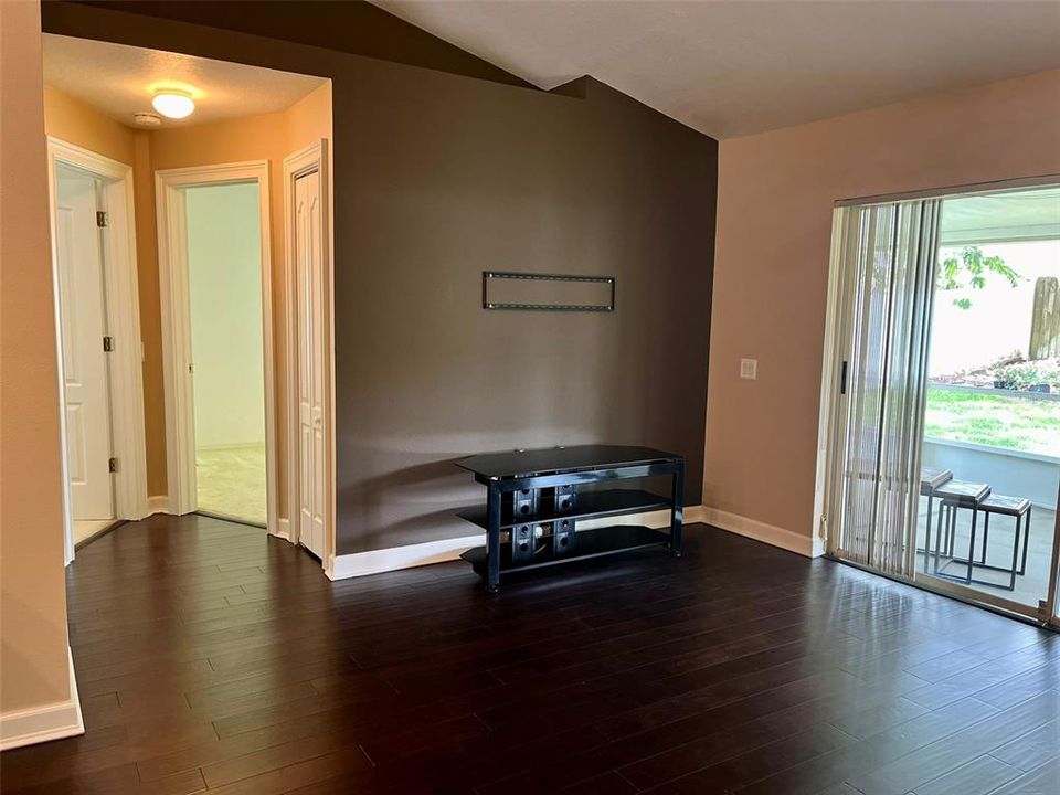 Active With Contract: $345,000 (3 beds, 2 baths, 1400 Square Feet)