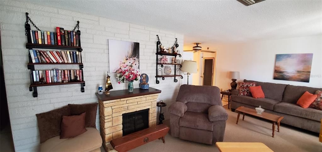 Recently Sold: $224,900 (2 beds, 2 baths, 1247 Square Feet)