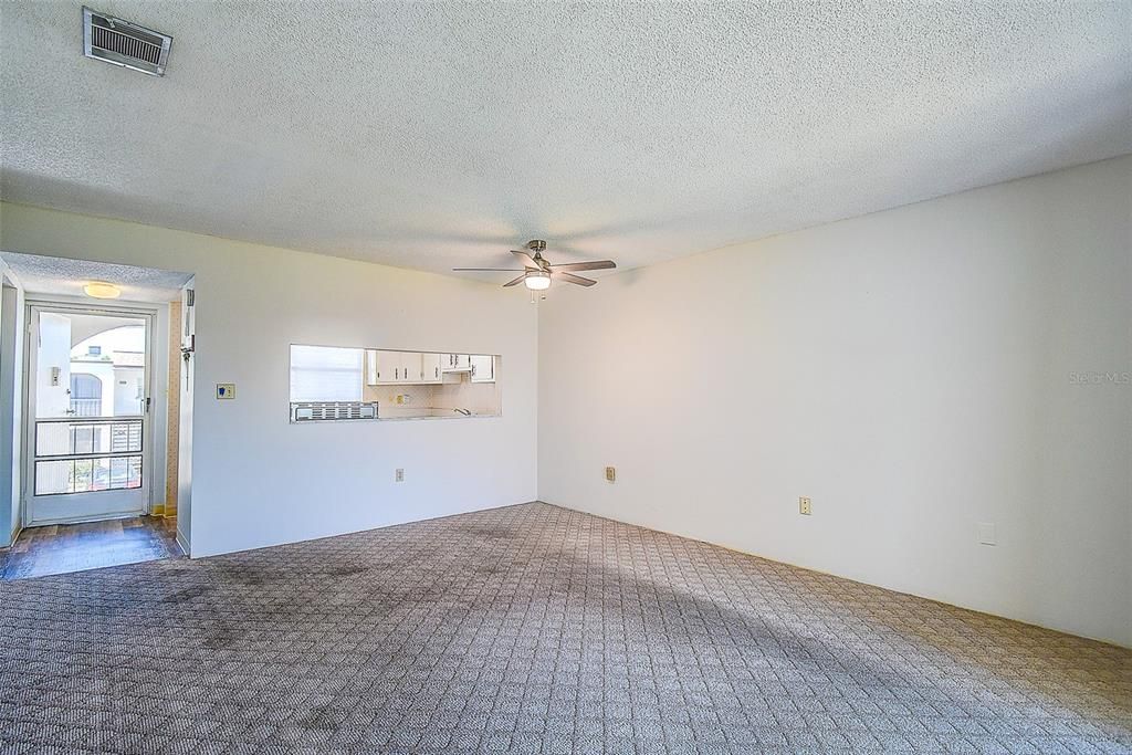 Active With Contract: $145,000 (2 beds, 2 baths, 956 Square Feet)