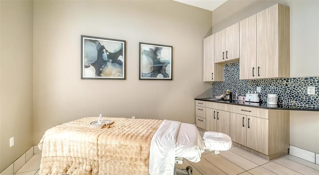 For Rent: $12,500 (3 beds, 3 baths, 2650 Square Feet)