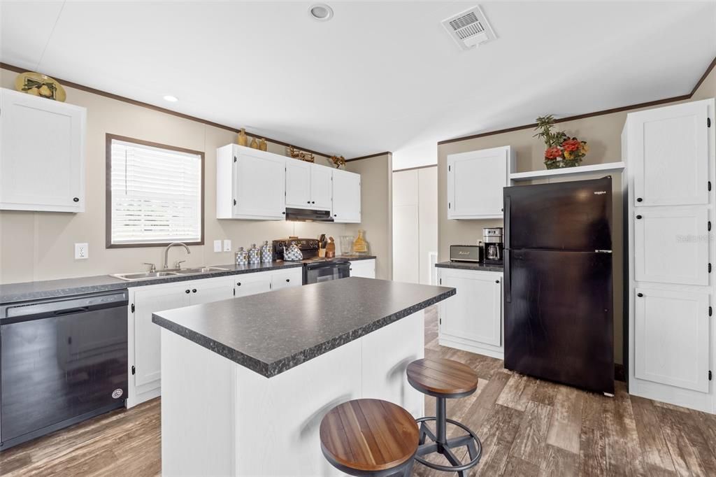 For Sale: $318,990 (3 beds, 2 baths, 1568 Square Feet)