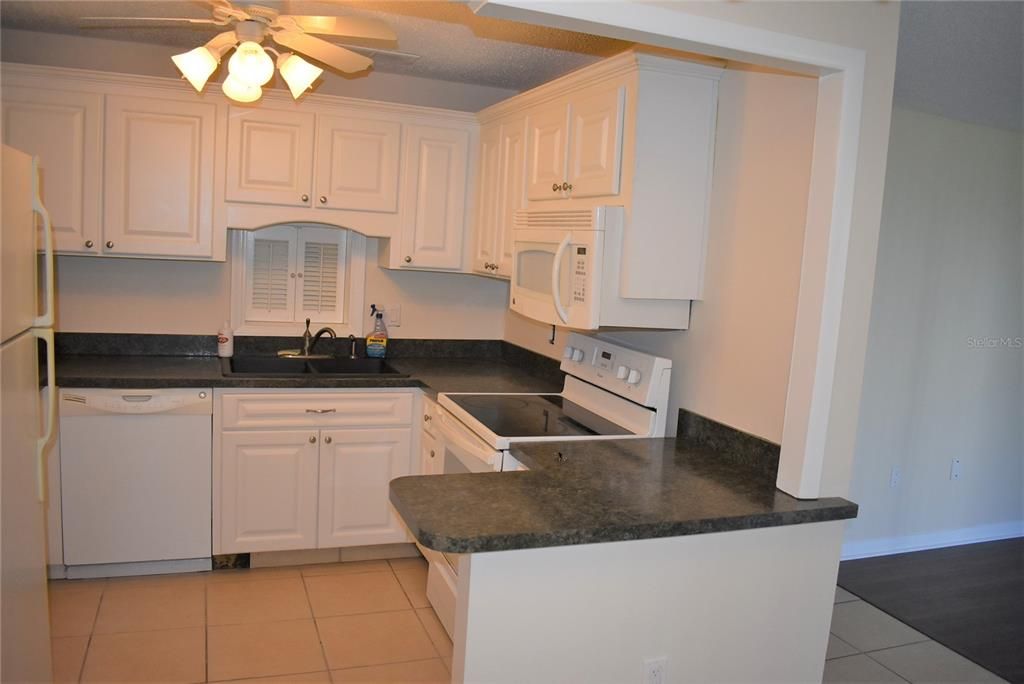 For Sale: $169,500 (2 beds, 1 baths, 1087 Square Feet)