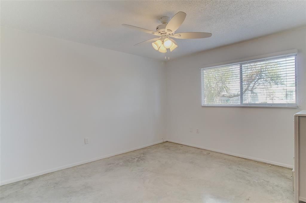 For Sale: $178,000 (2 beds, 2 baths, 963 Square Feet)