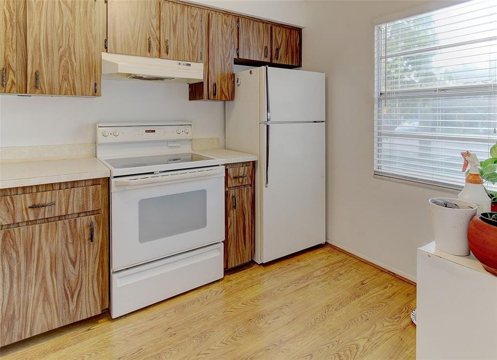 For Sale: $184,500 (2 beds, 2 baths, 963 Square Feet)