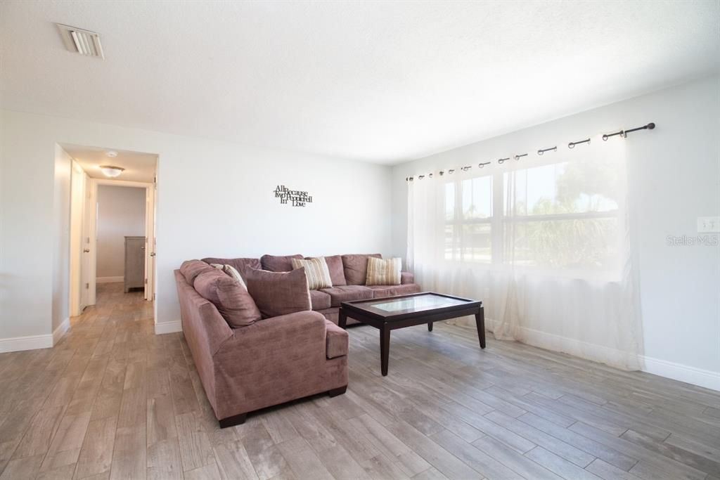 Active With Contract: $485,000 (2 beds, 2 baths, 1208 Square Feet)