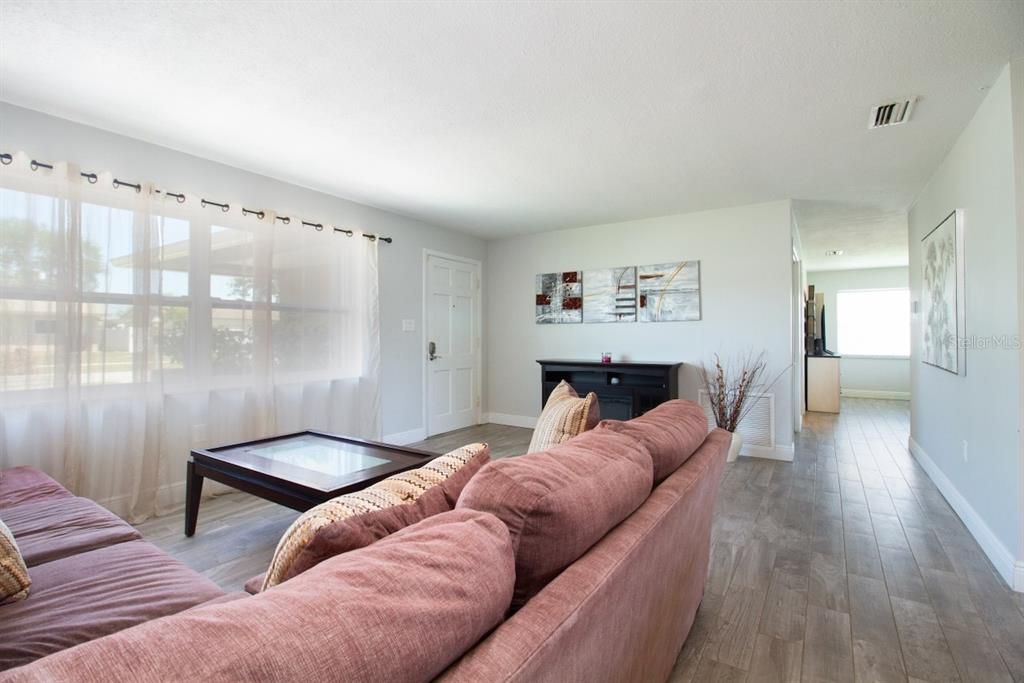 Recently Sold: $485,000 (2 beds, 2 baths, 1208 Square Feet)
