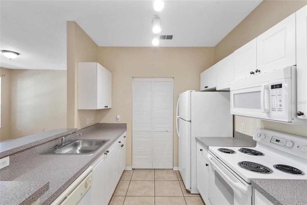 Recently Sold: $235,000 (3 beds, 2 baths, 1194 Square Feet)