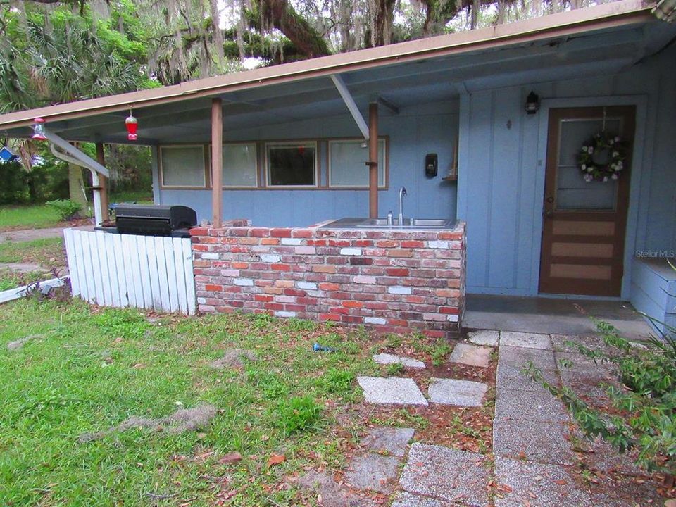 Outdoor Kitchen /BBQ area