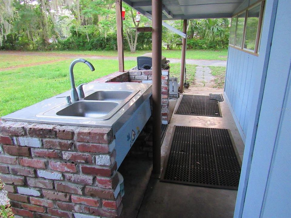 Outdoor Kitchen