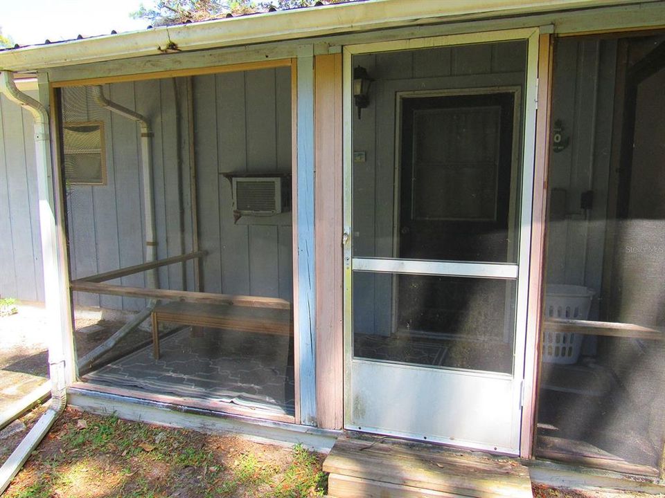 Screen back porch