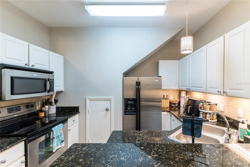 Active With Contract: $239,900 (3 beds, 2 baths, 1555 Square Feet)