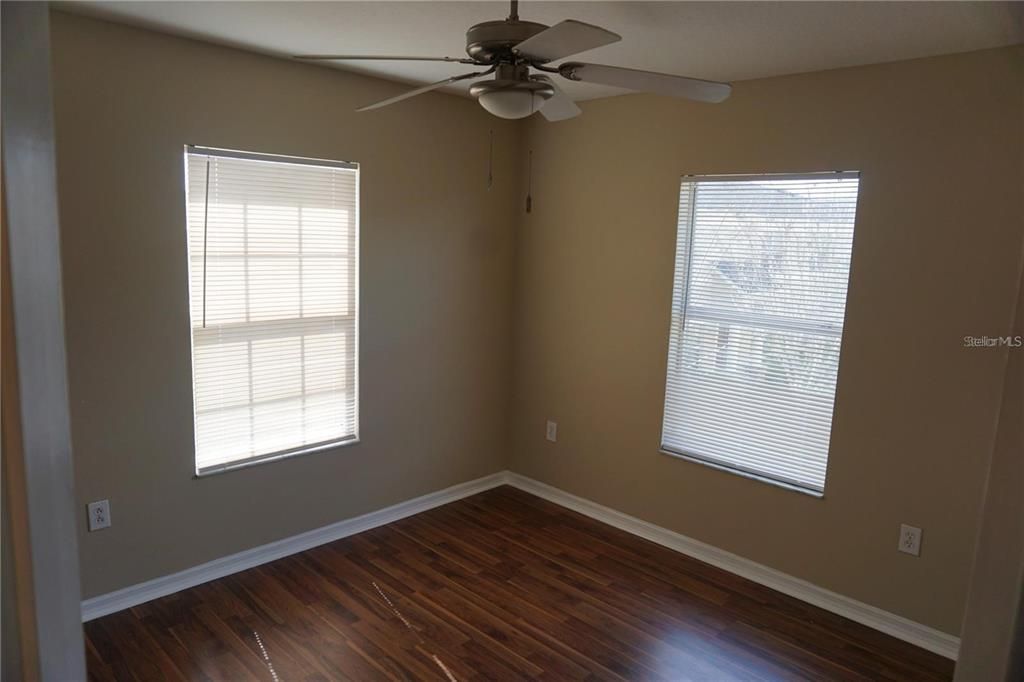 Active With Contract: $1,850 (3 beds, 2 baths, 1402 Square Feet)