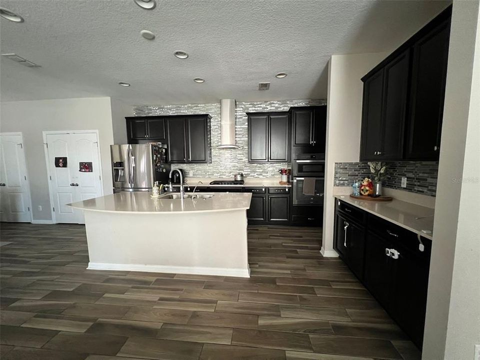 Active With Contract: $3,200 (3 beds, 2 baths, 2680 Square Feet)