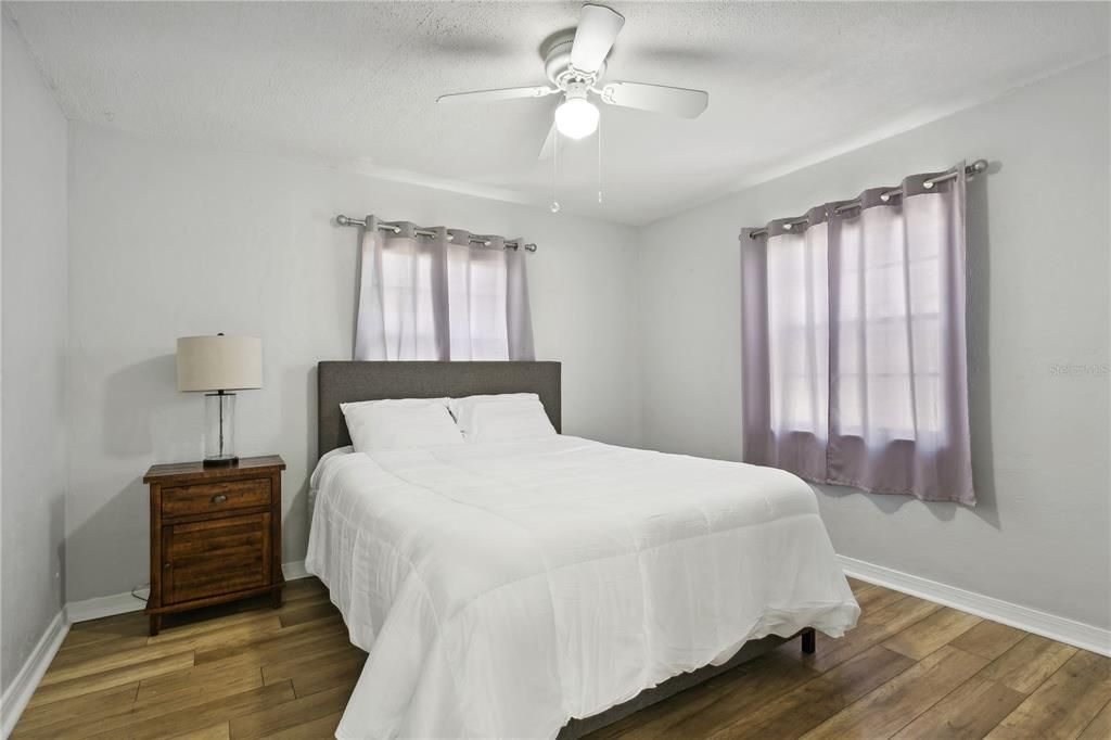 Active With Contract: $325,000 (2 beds, 1 baths, 830 Square Feet)