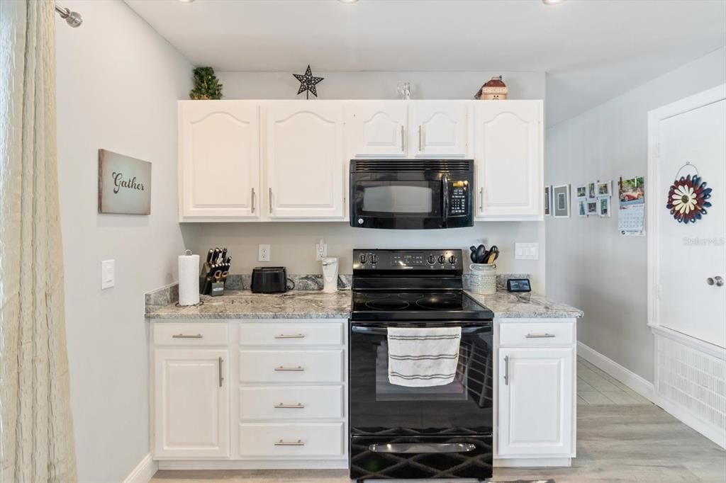 Active With Contract: $315,000 (3 beds, 2 baths, 1628 Square Feet)