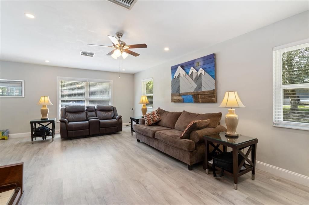 Active With Contract: $315,000 (3 beds, 2 baths, 1628 Square Feet)