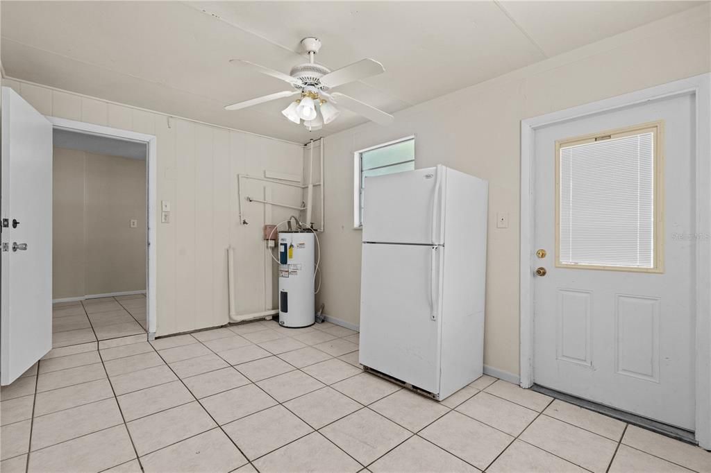 Bonus room has washer/dryer hookups. Could be used as office space, craft room, cave, or additional beedroom.