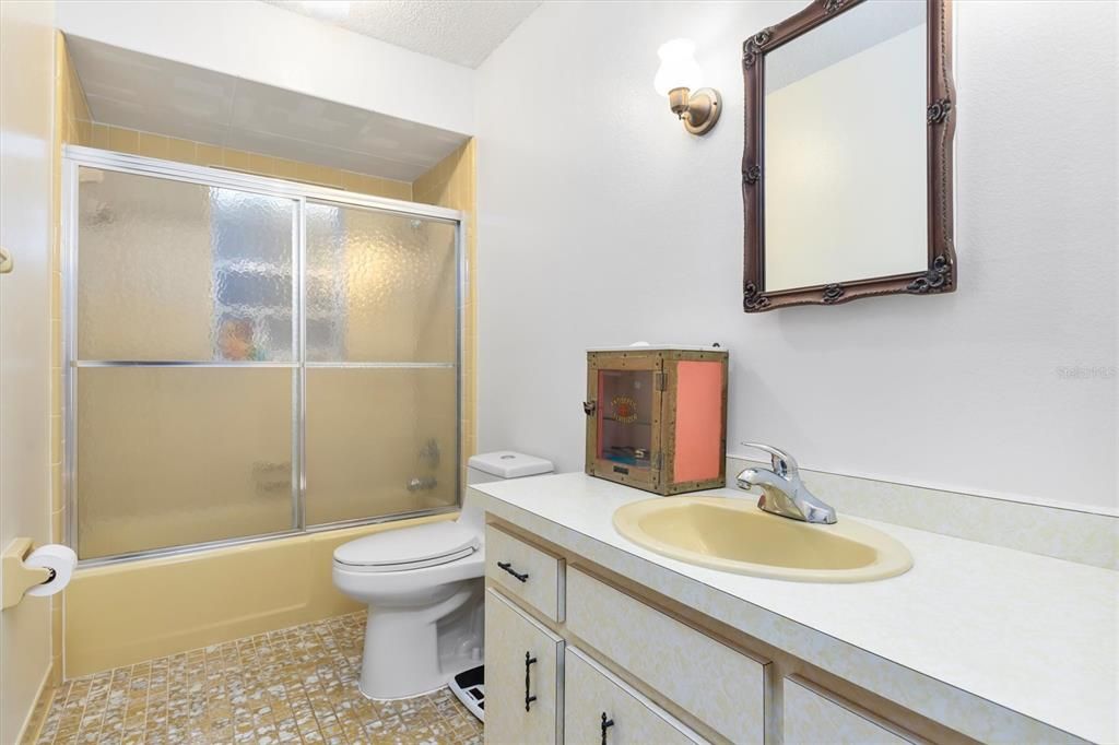 待售: $275,000 (2 贝兹, 2 浴室, 1459 平方英尺)