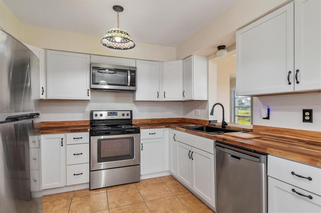 For Sale: $275,000 (2 beds, 2 baths, 1459 Square Feet)